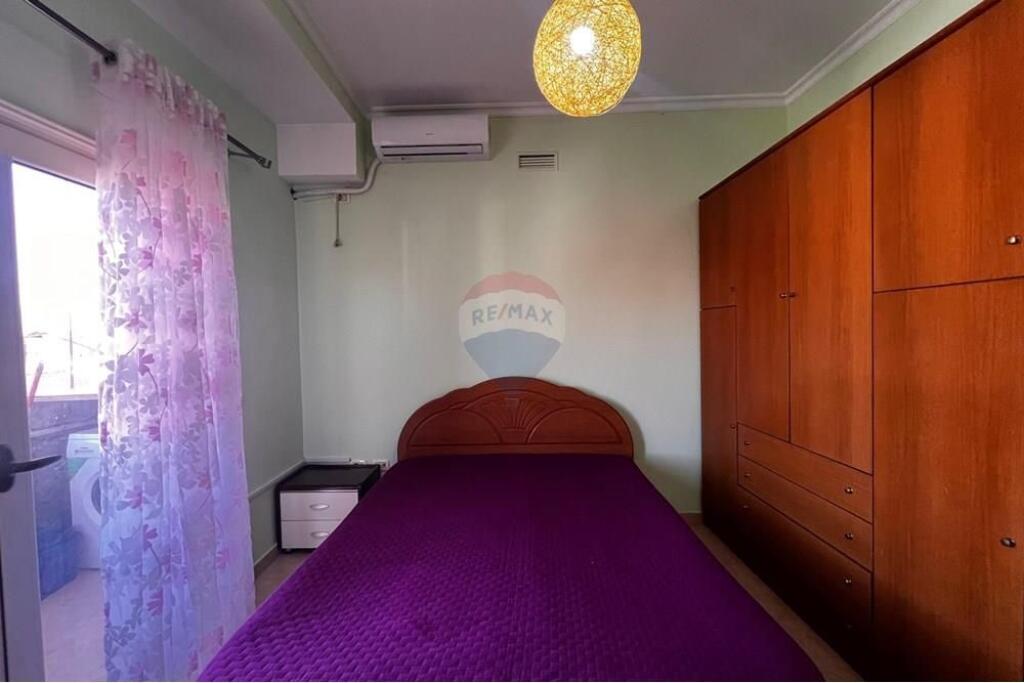 Te Pallati me Shigjeta 1+1 me qira 400 eur