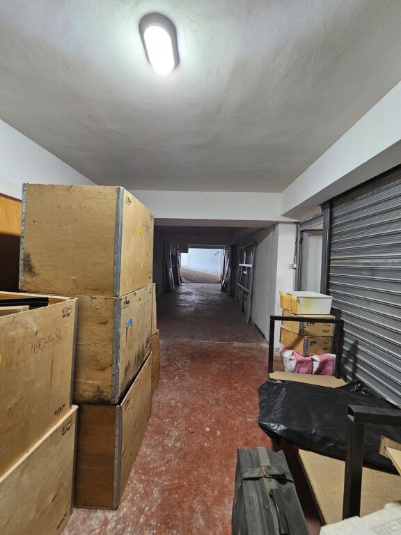 Magazine 450 m2, Jordan Misja!