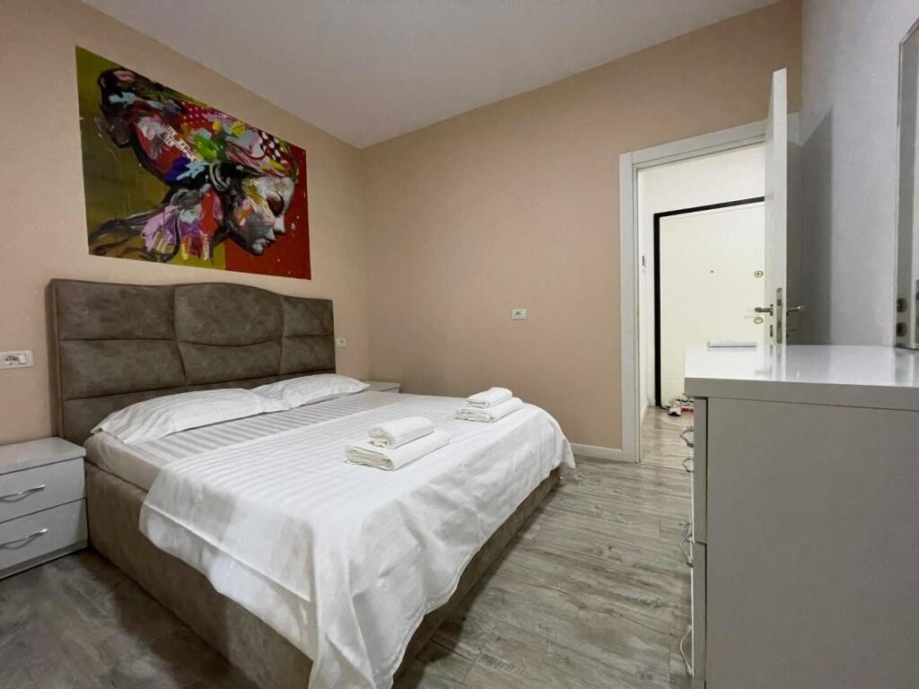 Jepet Apartament , Me Qera Te 9−Kateshet