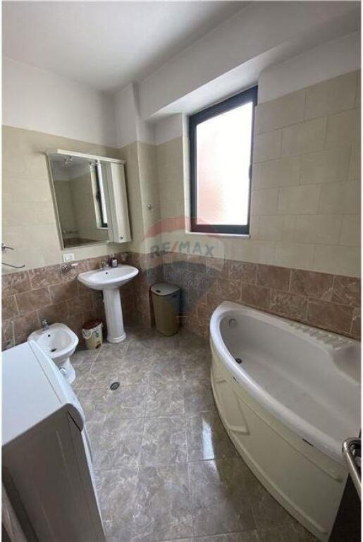 Apartament me qera 2+1 tek  Kompleksi Delijorgji