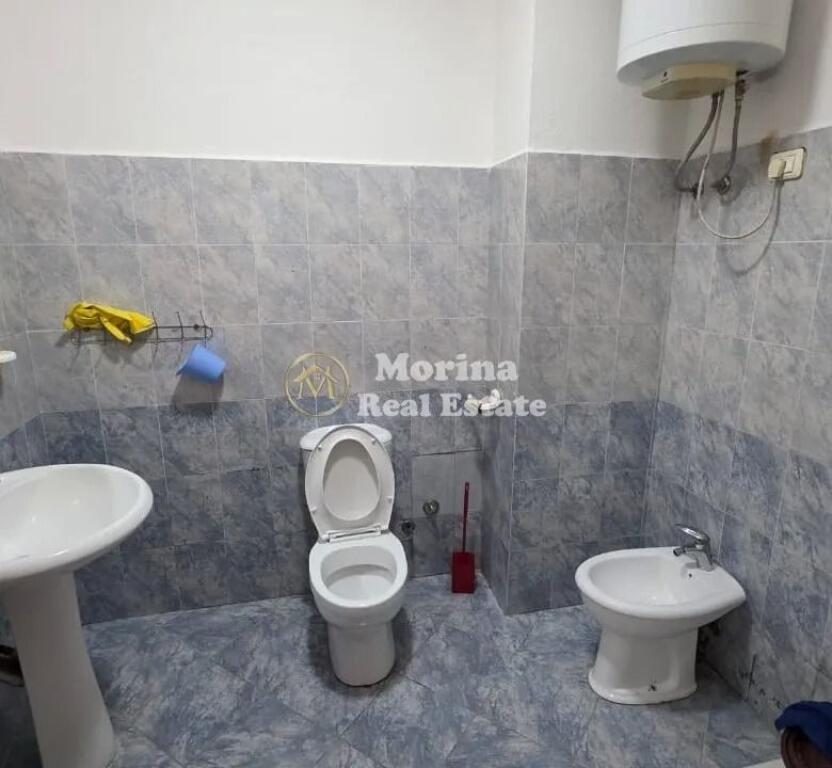 Shitje, Apartament 2+1+2wc, Prane Pazarit te Ri- Zyrat e Punes, 220.000 euro