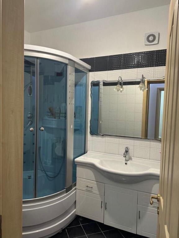 Ministria E Drejtesis Jepet Apartament Me Qera 2+1