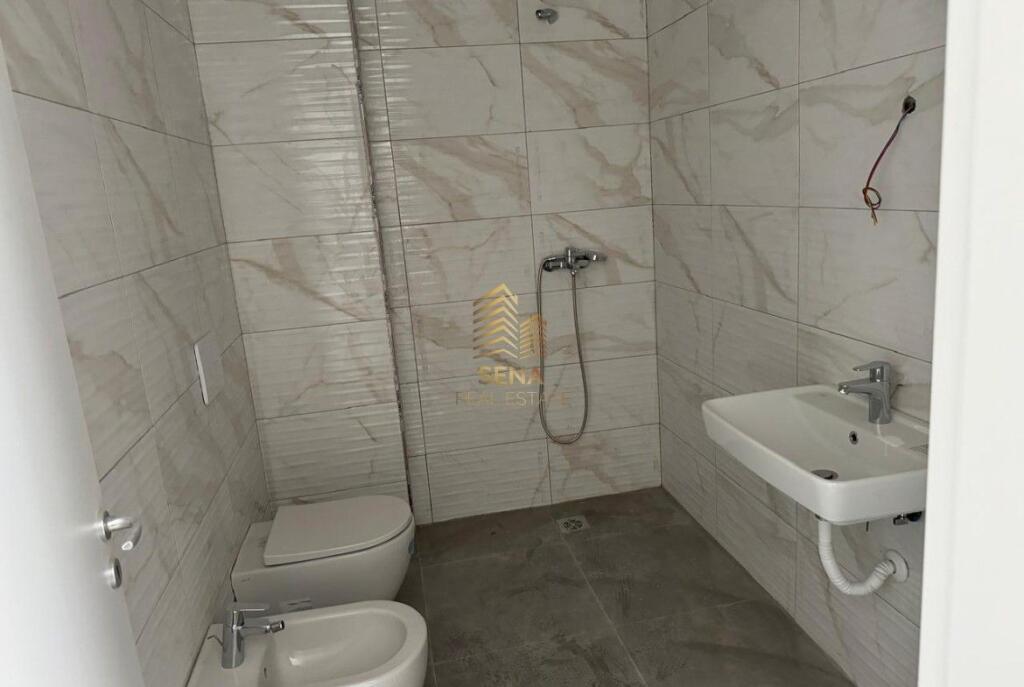 Qira, Ambient per zyra, 1+1+blk, Bulevardi i Ri, 500 Euro/muaj