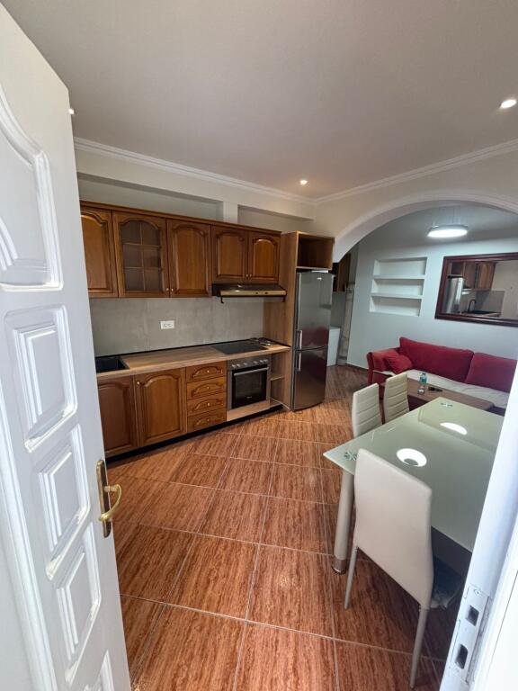 Jepet me qira shtepi private 1+1+Ballkon ne 5 Maj!