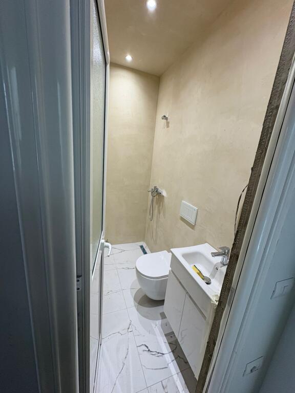 Monolocale 30 m2, arredato, via Peti lago secco, 450 euro comprese luce, acqua, wifi