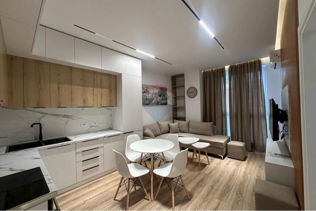 Apartament 1+1 per qera tek Komuna e Parisit.