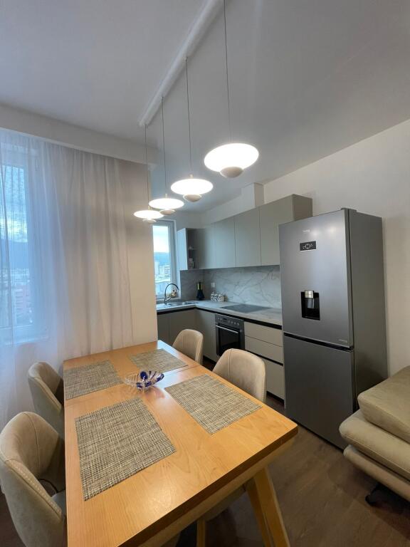 🏡Jepet me qera apartament 2+1+ballkon tek Mine Peza  1000€!