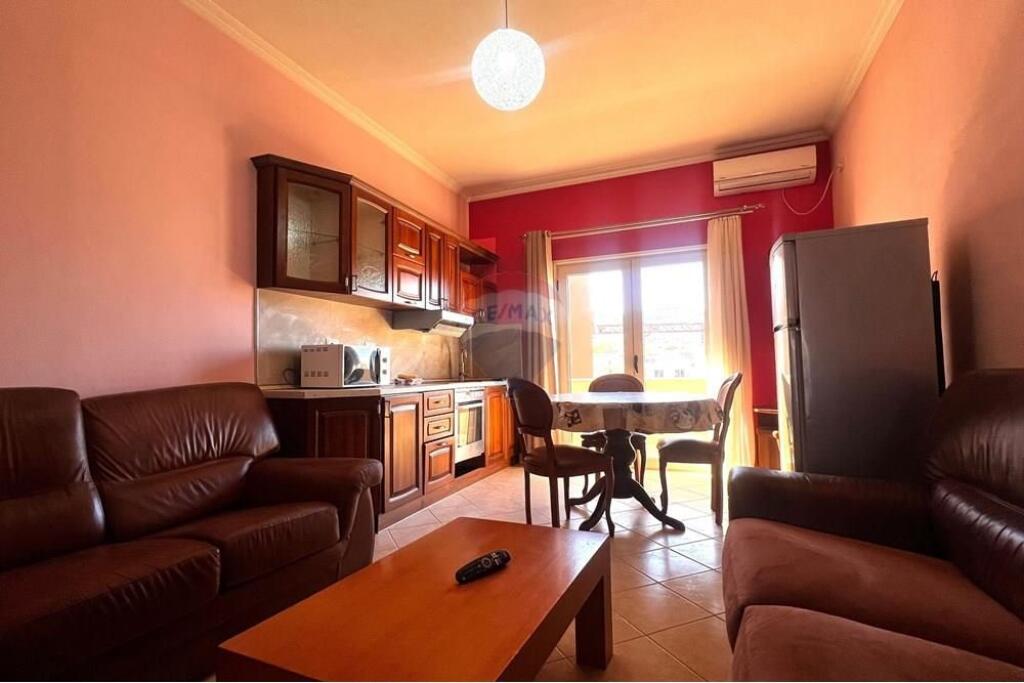 Te Pallati me Shigjeta 1+1 me qira 400 eur