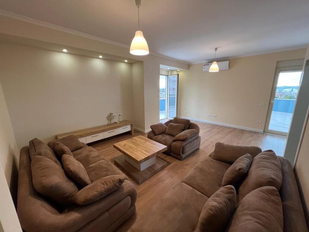 📣 QERA (PENTHOUSE) Apartament 2+1 Me 2 Tualete Dhe Verande 📍 Fresk, Prane Kompleksit Rafaelo ✨