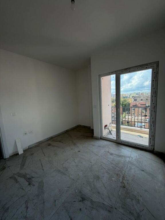 Shitet Apartament 1+1 – Kompleksi “Aura”, Laprakë