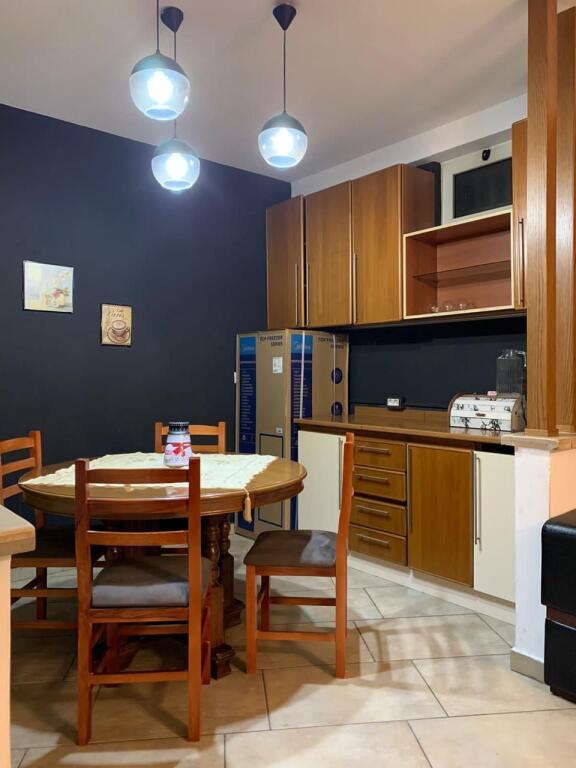 Jepet me qira 2+1+1 RR,Fortuzi Qender 65.000 leke