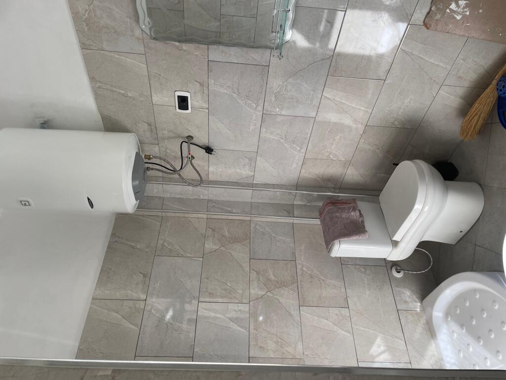 Empty 1+1 apartment for rent between 5 Maj and Siri Kodra street