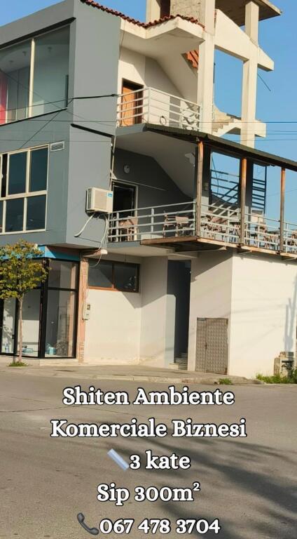 Vendiamo locali commerciali tre piani una villa con una superficie di 300 metri quadrati