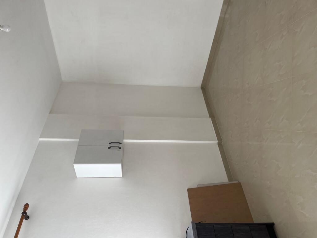 Empty 1+1 apartment for rent between 5 Maj and Siri Kodra street