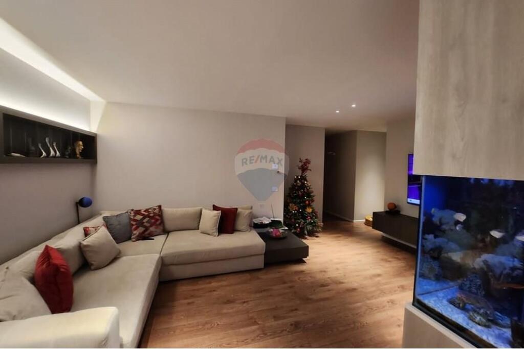 Apartment 2+1 +2 for sale at Pazari i Ri !