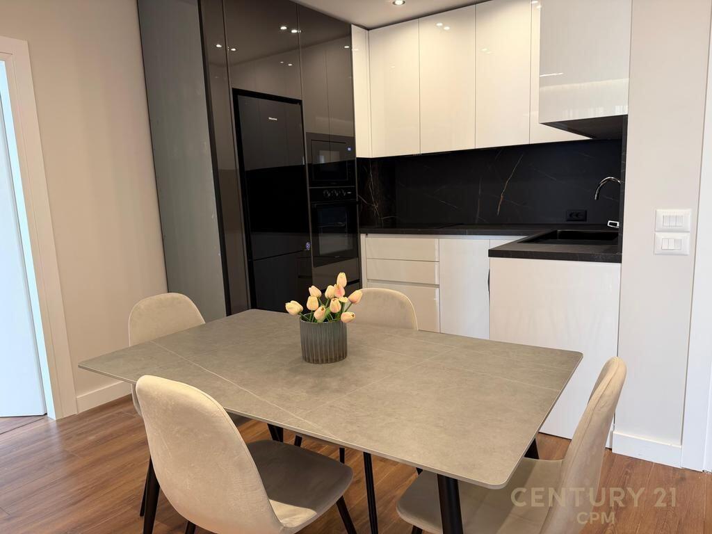 Affittasi appartamento 2+1+2 a Hoxha Tahsim 1.200 € /Mese