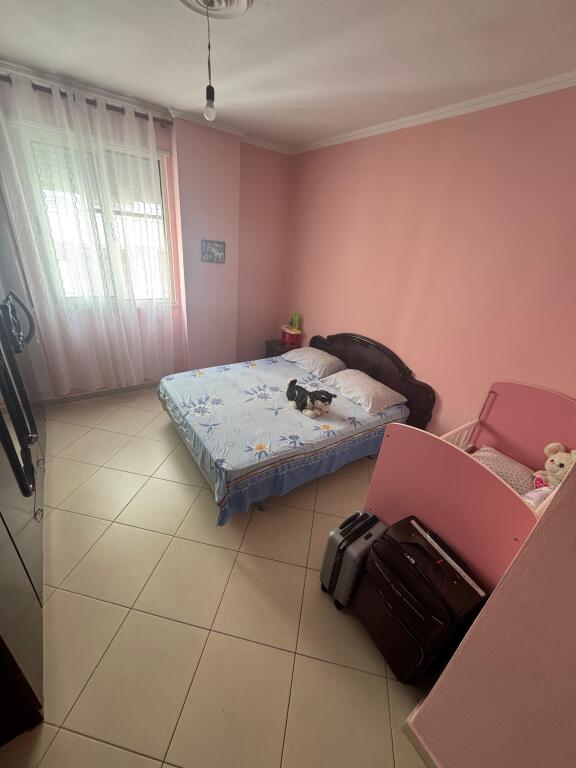 Appartamento 2+1 con 2 bagni in vendita vicino al mercato industriale – Durazzo