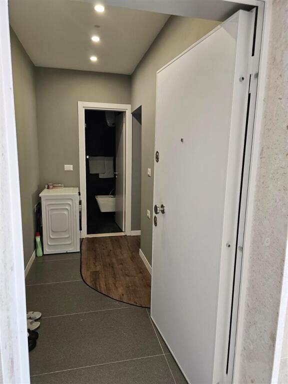 Qender, apartament 1+1 me qera rruga fortuzi 700 Euro