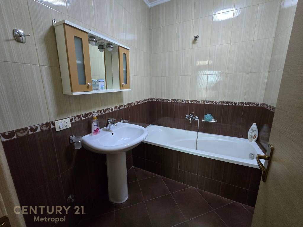 Affittiamo appartamento 2+1+2+garage in via Jordan Misja! 630 € /Mese