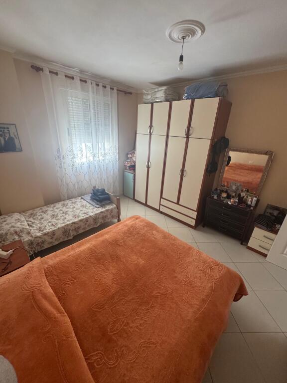 Appartamento 2+1 con 2 bagni in vendita vicino al mercato industriale – Durazzo