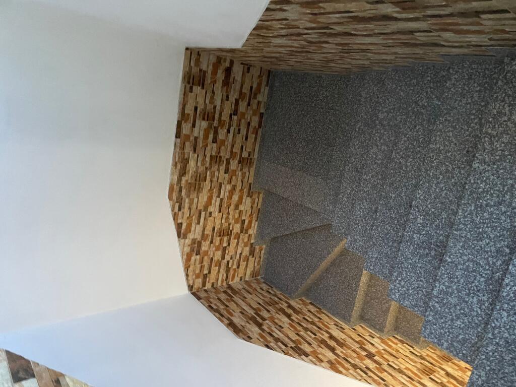 Empty 1+1 apartment for rent between 5 Maj and Siri Kodra street