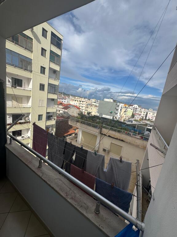 Appartamento 2+1 con 2 bagni in vendita vicino al mercato industriale – Durazzo