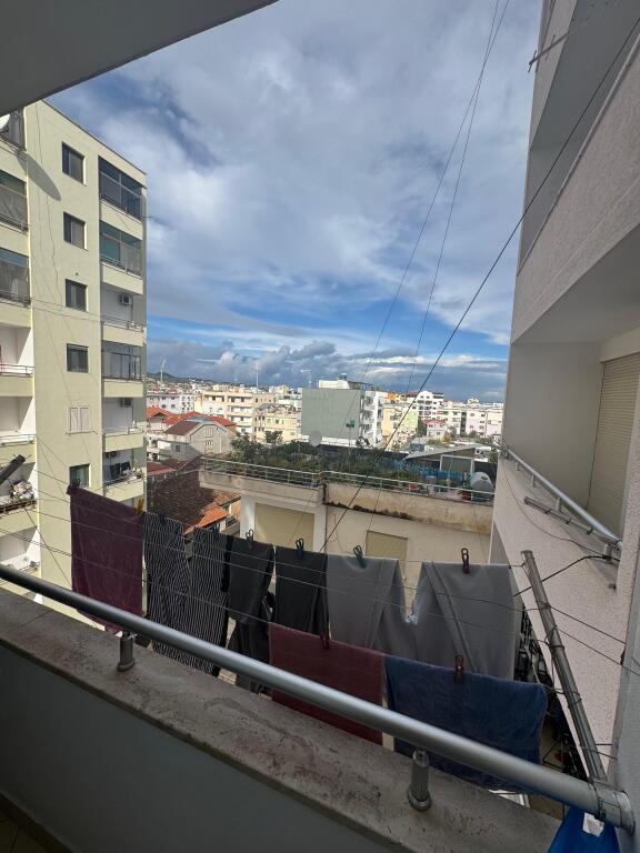 Appartamento 2+1 con 2 bagni in vendita vicino al mercato industriale – Durazzo