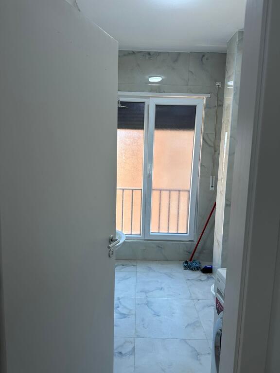 1+1, mobile per la prima volta, zaino rosso per la scuola, prezzo 630 euro