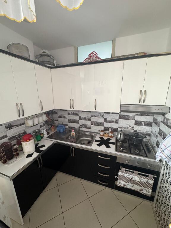 Appartamento 2+1 con 2 bagni in vendita vicino al mercato industriale – Durazzo