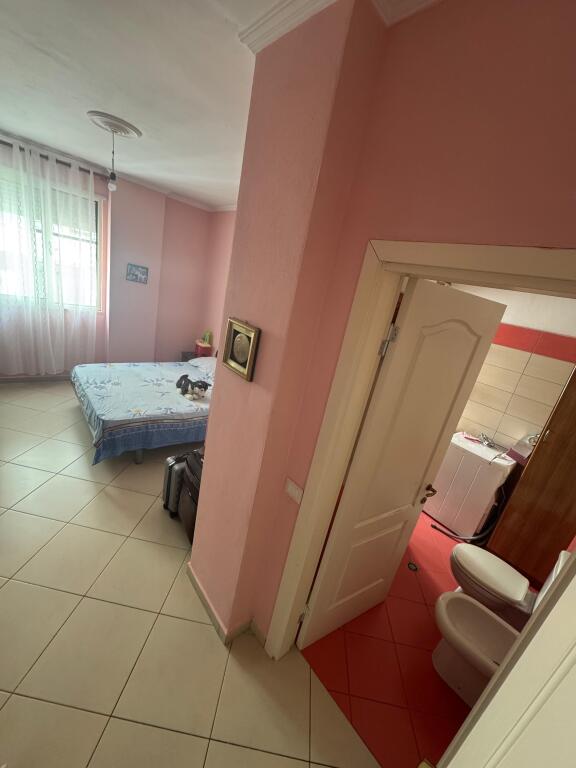 Appartamento 2+1 con 2 bagni in vendita vicino al mercato industriale – Durazzo