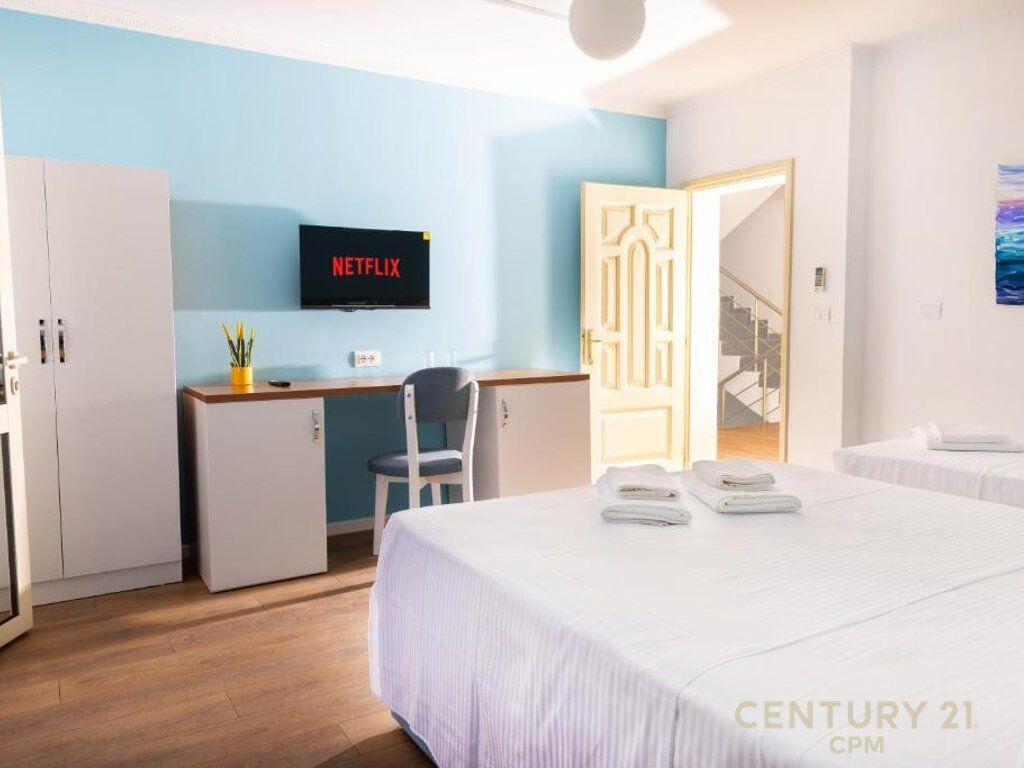 Hotel per shitje plotësisht funksional në Durrës – buzë detit!