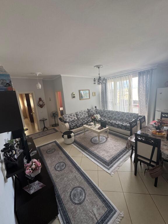 Appartamento 2+1 con 2 bagni in vendita vicino al mercato industriale – Durazzo