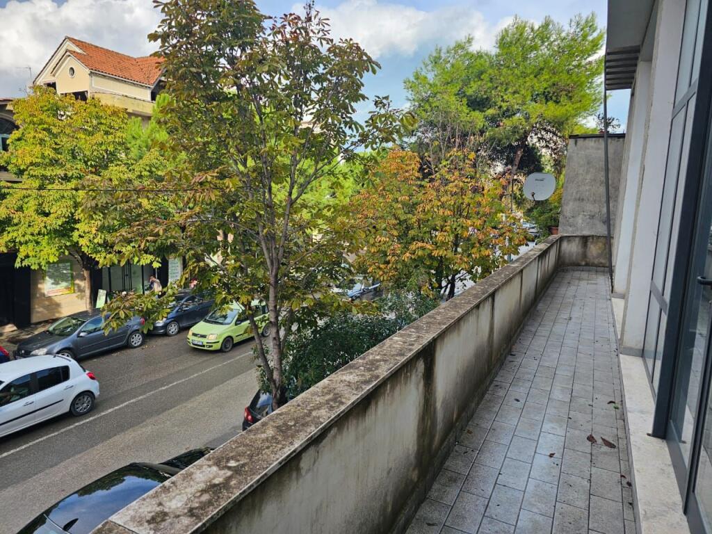 LARGE BUSINESS PREMISES FOR RENT WITH NATURAL LIGHTING AND BALCONY, DURRES HOSPITAL!!!!!
