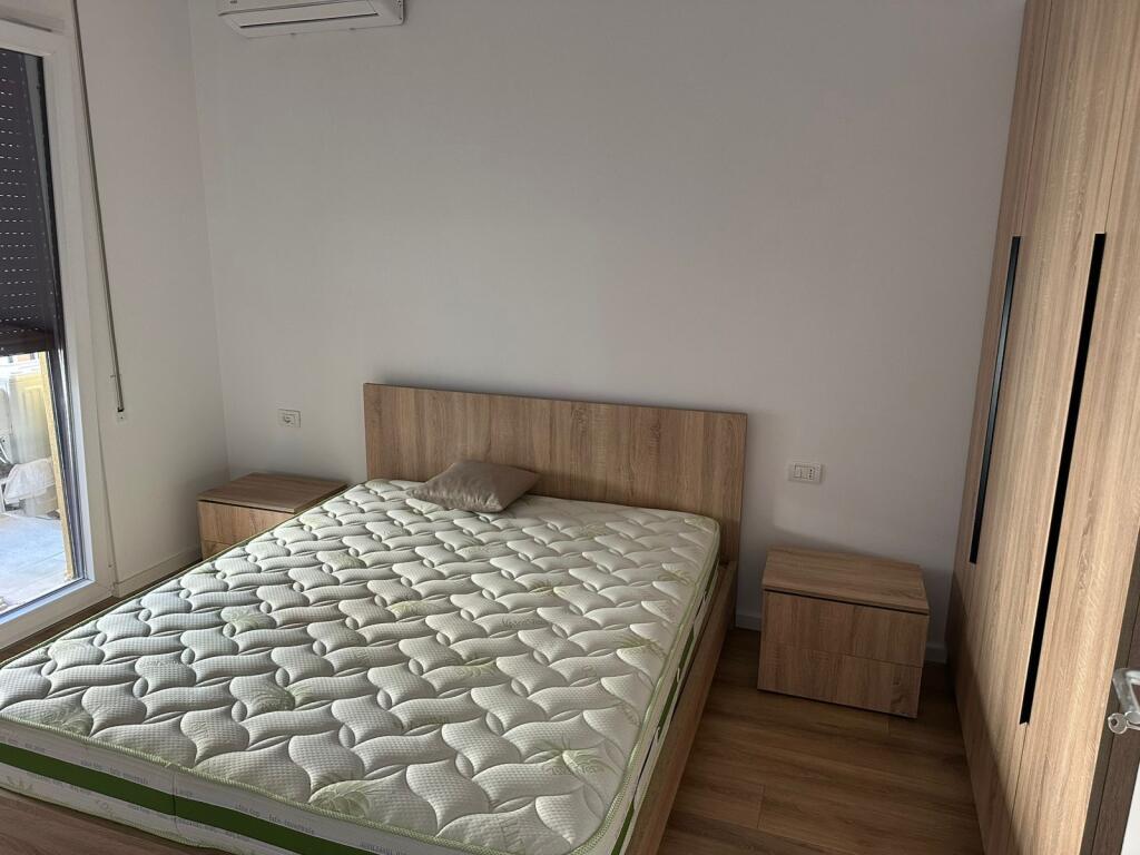 1+1, mobile per la prima volta, zaino rosso per la scuola, prezzo 630 euro