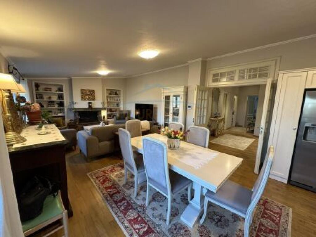 Shitet, Penthouse 3+1+Post Parkimi, Liqeni i Thate, Tirane.