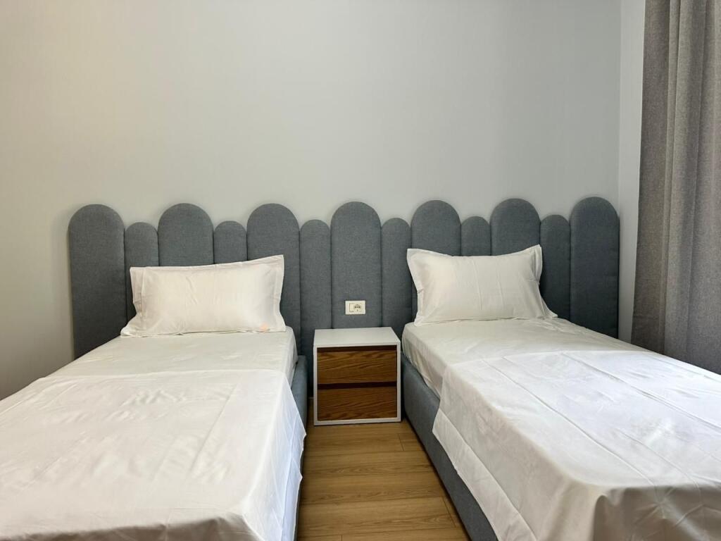 SHITET APARTAMENT 2+1+2 NE LUNGOMARE VLORE