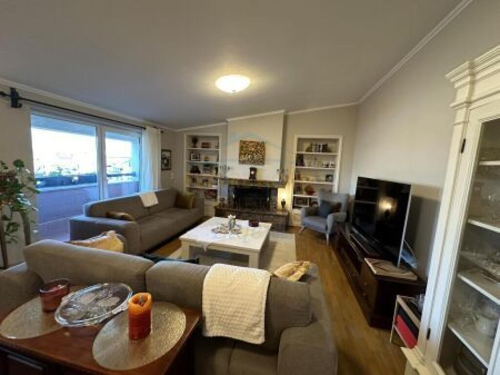 Shitet, Penthouse 3+1+Post Parkimi, Liqeni i Thate, Tirane.