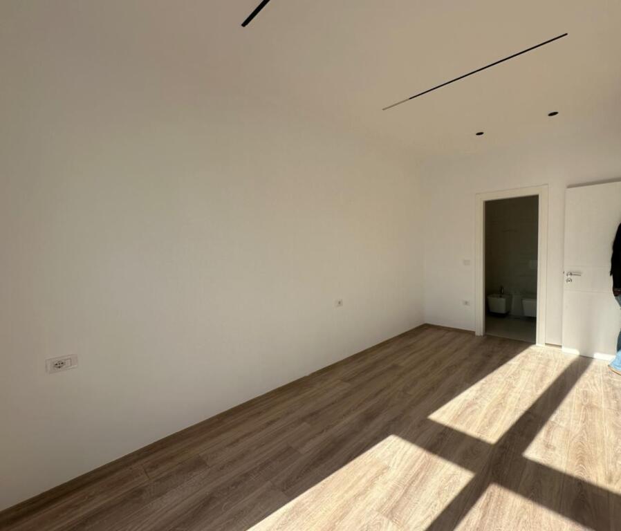 AMBIENTE 2+1+2 PER UFFICI VICINO A KIKA 2 COMUNE DI PARIGI