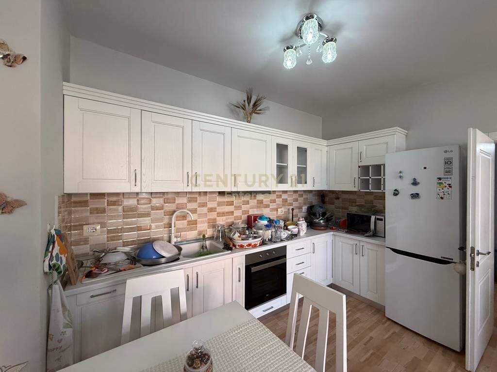 Apartament 2+1+2 me qira tek Eleonora 600 € /Muaj