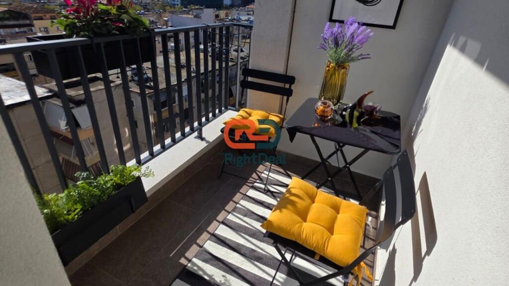 A 21 Dicembre, Vendesi Super Appartamento 2+1 Con Super Posizione!!!