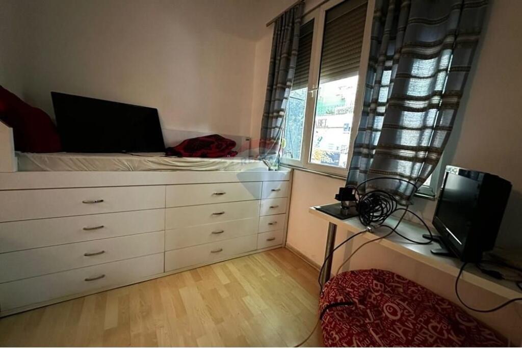 Apartament - Për Qira - Bllok