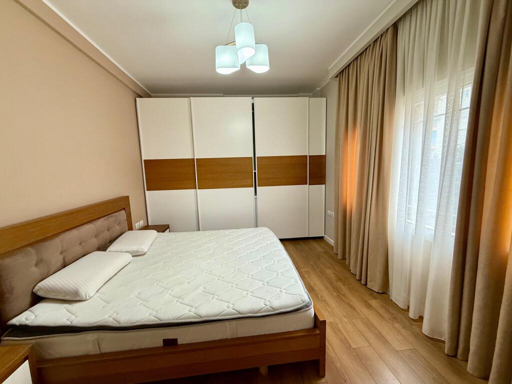 Apartment 4+1 for rent at Komuna e Parisit