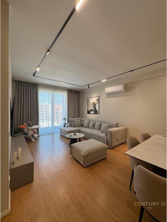 In vendita – Appartamento 2+1+2 investito con dettagli in “Future Home Residence”, Nuovo Anello 250.000 €