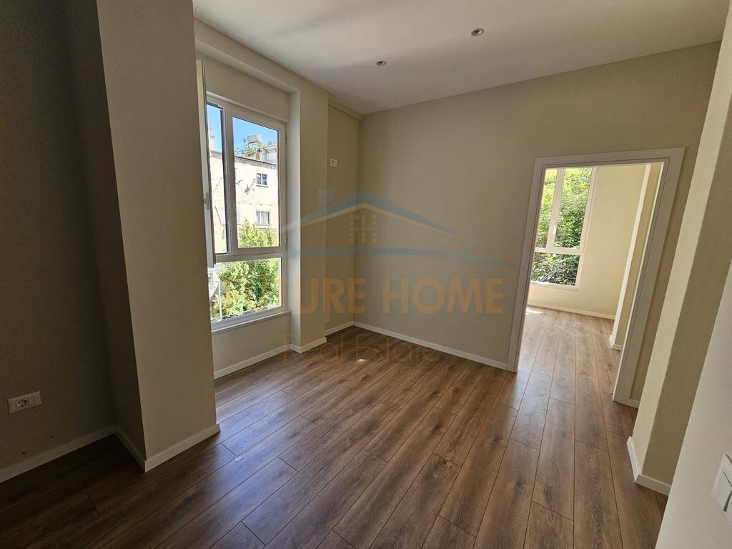 Disponiamo di un appartamento 1+1 in vendita, Myslym Shyri, Tirana.