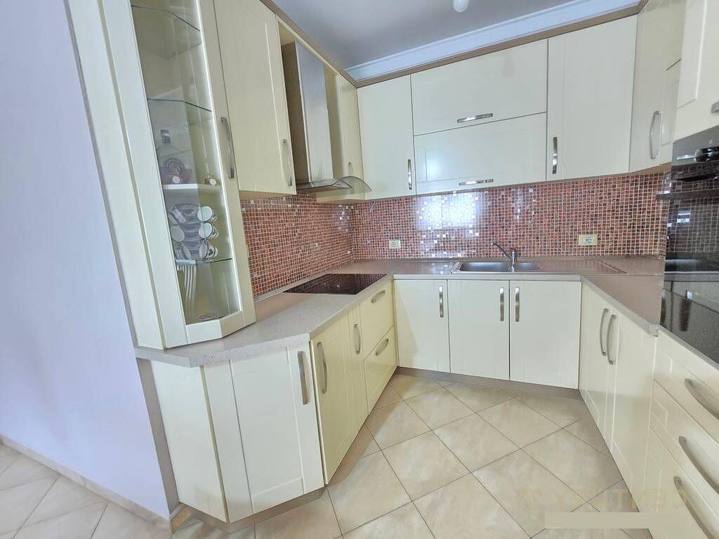 Japim me qira apartament 2+1+2 me garazh, në rrugën Jordan Misja, Tiranë.