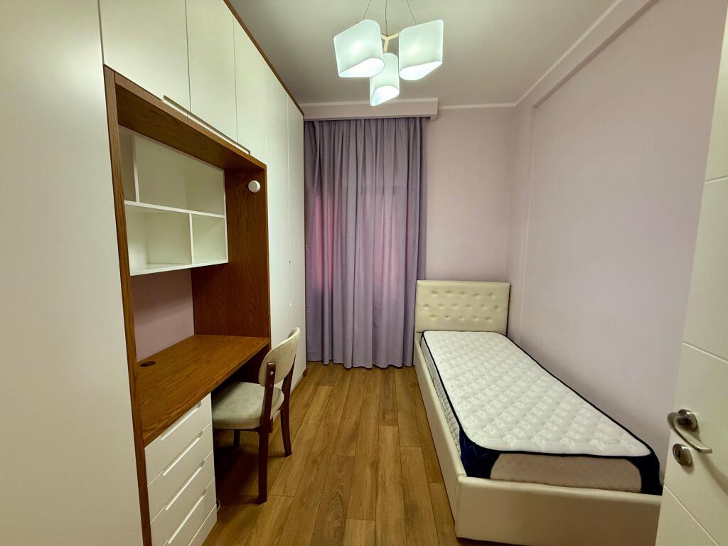 Apartment 4+1 for rent at Komuna e Parisit