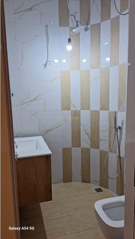 Jepet me qira dubleks 2+1+2 në Shkozë 600 € /Muaj