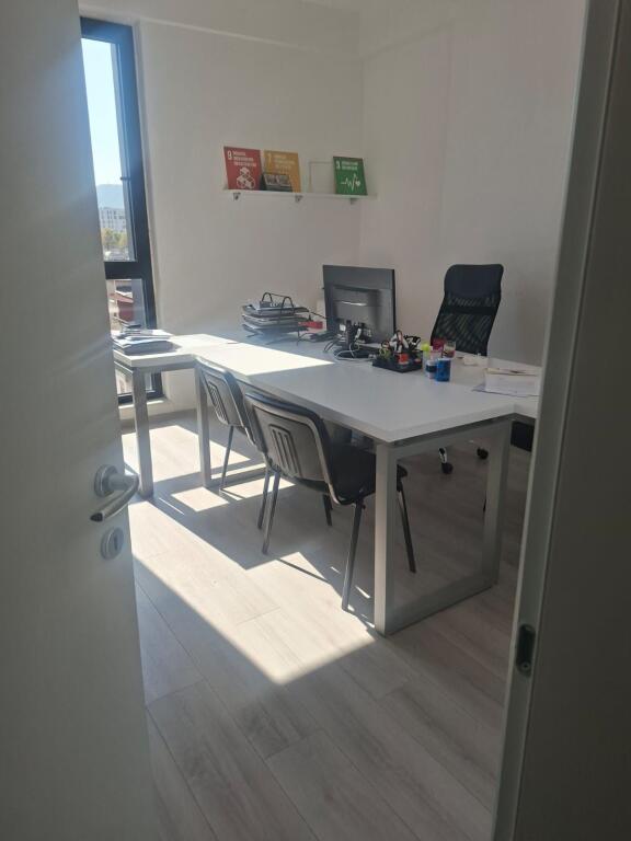 AMBIENTE PER UFFICI IN AFFITTO MYSLYM SHYRI