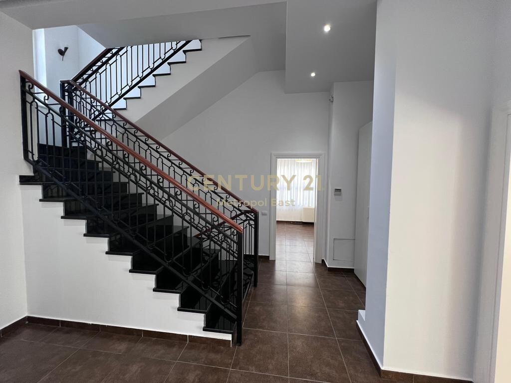 🏡 VILË ME QIRA NË “ROLLING HILLS 1” – REZIDENCË ELITARE🏡 VILË ME QIRA NË “ROLLING HILLS 1” – REZIDENCË ELITARE