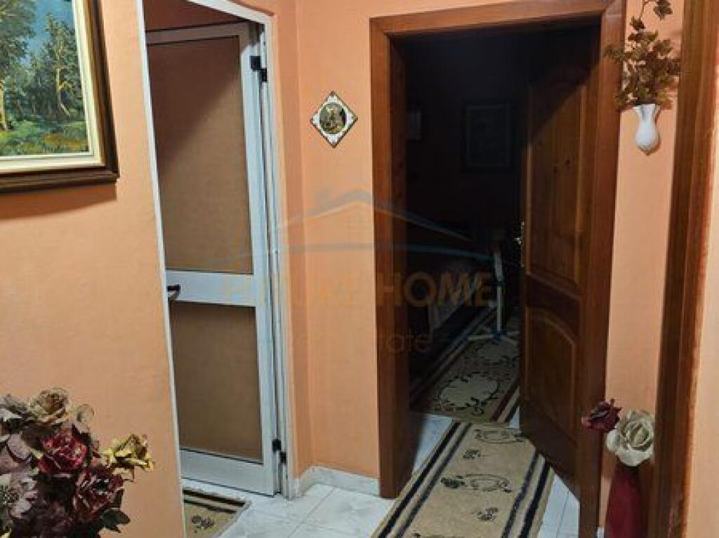 Shitet , Apartament 1+1, Selvia, Tiranë. 